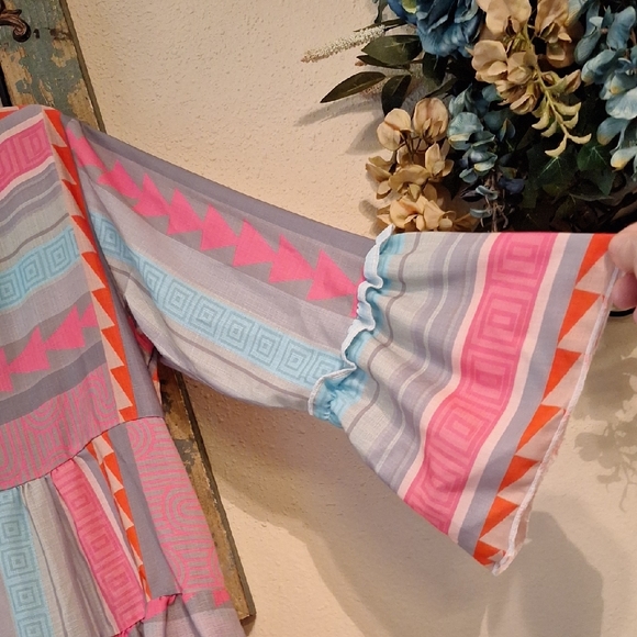 Vibrant Multicolor Women's Blouse. Excellent Condition NWOT Size SMALL - Picture 9 of 13